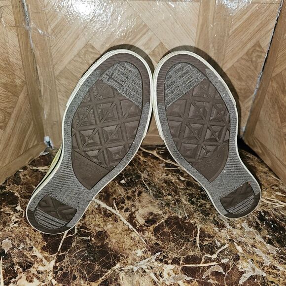 Converse women's All Star Classic yellow Fashion Shoes size 8   540 - Picture 4 of 10